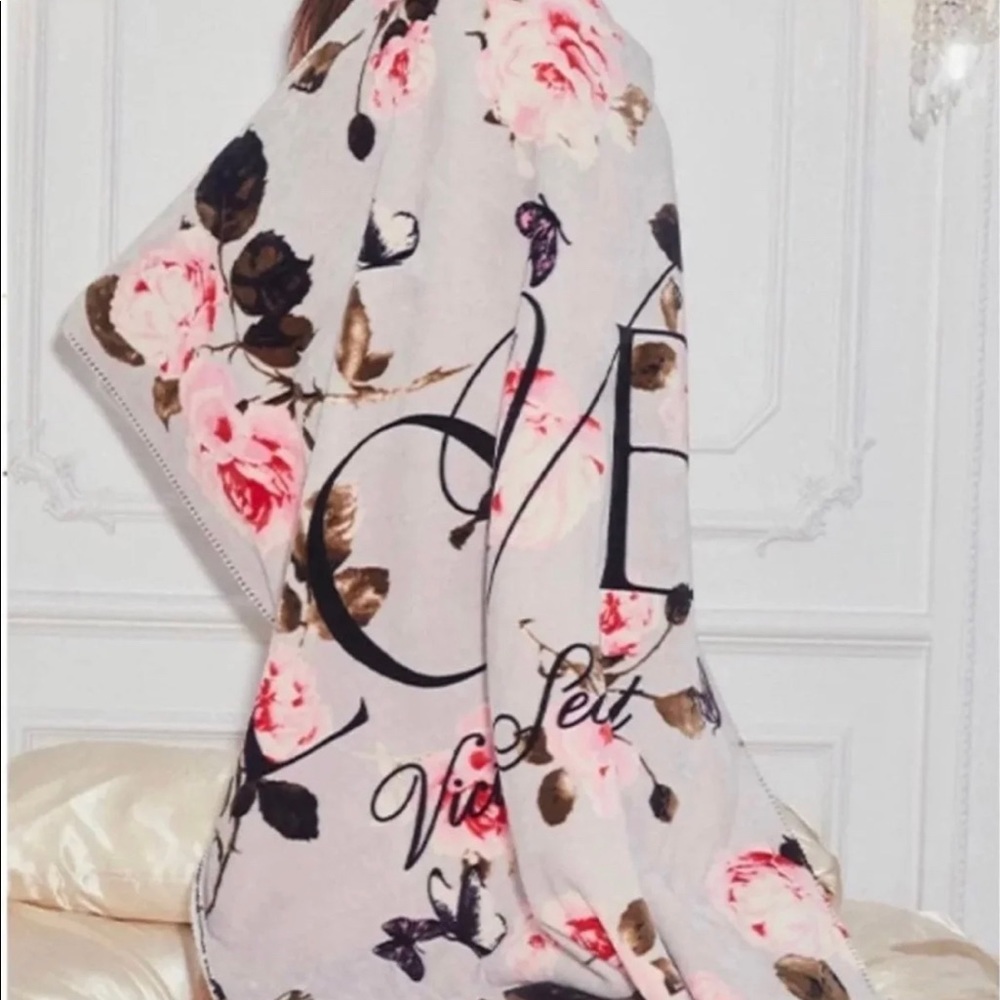 Brand NEW Victoria Secret plush blanket